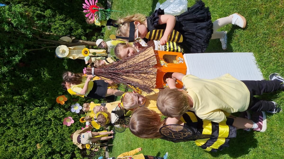 Majowe zabawy w ogródku